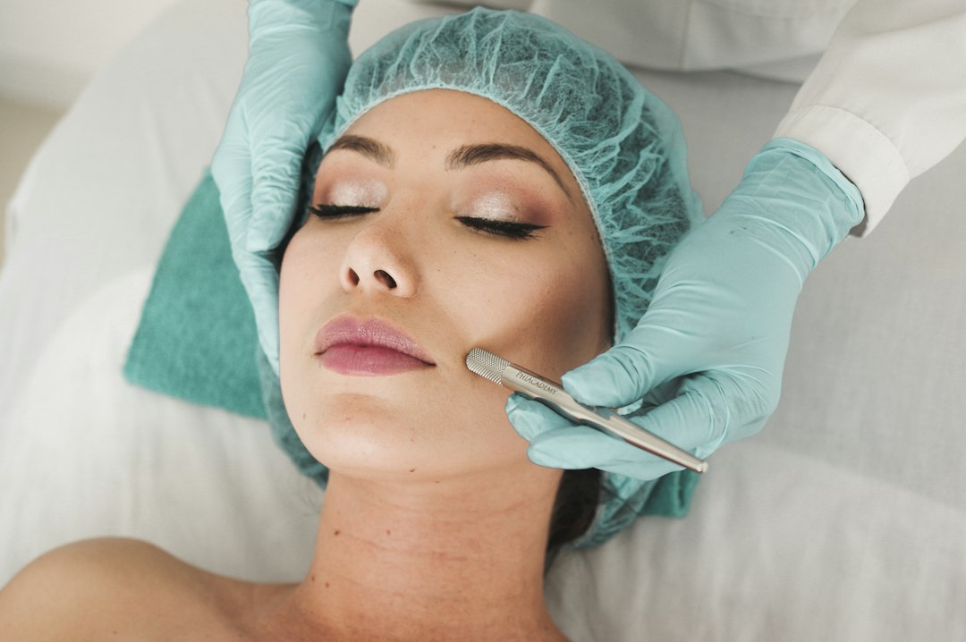 Consultation médicale avant une épilation laser du visage